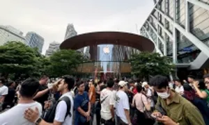 iPhone 16 bắt đầu mở bán toàn cầu